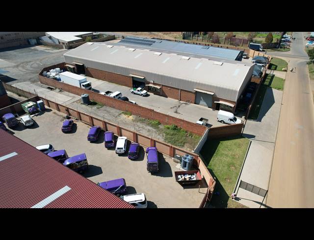 1,300M² WAREHOUSE TO LET IN ALRODE SOUTH